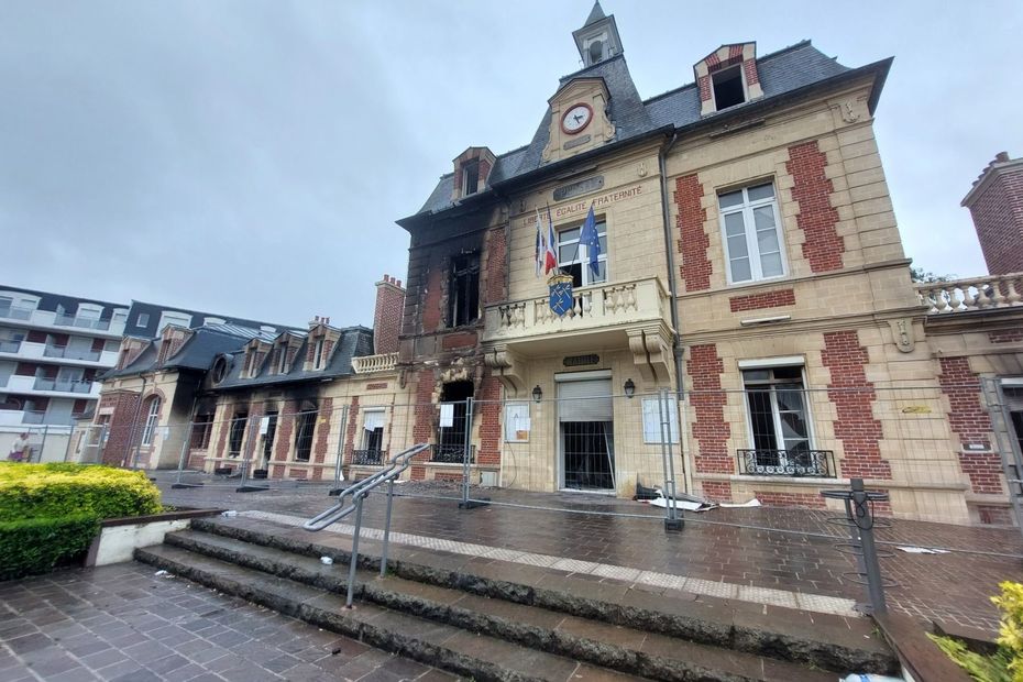 Fire Destroys Persan Town Hall in Urban Riots: Investigation Led by Versailles Gendarmerie Research Section