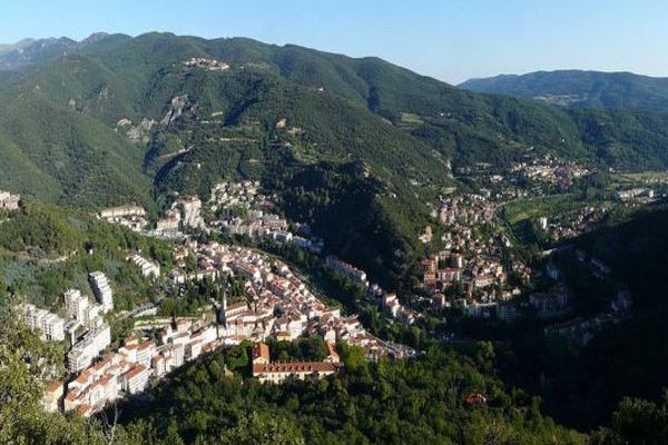 Autour d'Amélie-les-Bains, les vallées encaissées ne sont pas toutes arrosées par les ondes.