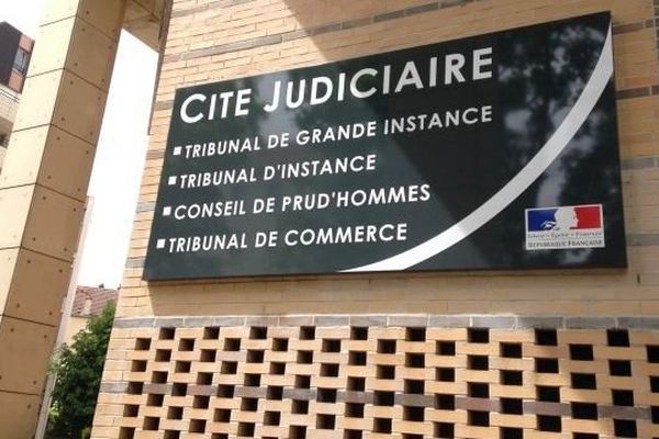 La cité judiciaire de Dijon est située boulevard Clémenceau, dans le quartier des affaires