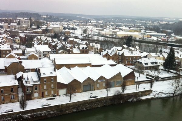 Charleville-Mézières se réveille "tout blanc" !