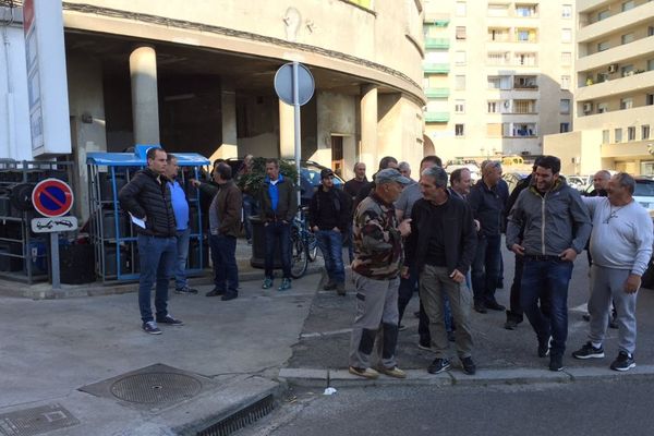 11/04/2017 - Rassemblement de soutien organisé pour la convocation au commissariat de Bastia du Président de la FDSEA de Haute-Corse