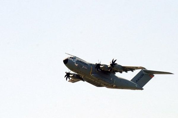 Le décollage mardi de Toulouse de l'un des 3 A400M d'essai à destination de Séville 