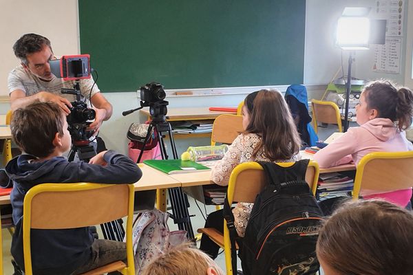 TV Loustics à l'école publique Le Mont Scobrit de Saint-Viaud (Loire-Atlantique) 