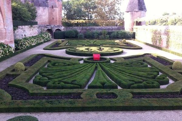 Le fauteuil de Vira Lenga dans les jardins de la Berbie du Musée Toulouse Lautrec à Albi