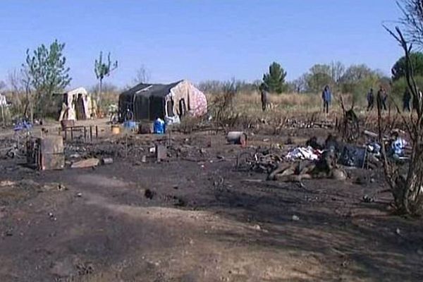 Le campement qui abritait plusieurs familles Roms a été complètement détruit. Perpignan, le 27 mars 2014.