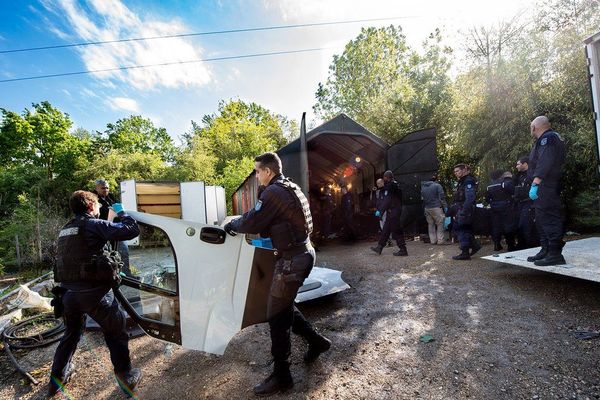 Des pièces détachées ont été saisies lors des perquisitions menées après dix mois d'enquête sur un vaste réseau de trafiquants.