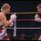 La boxeuse douaisienne Ségolène Lefebvre (à droite) face à Tysie Gallagher, lors de la rencontre historique de boxe anglaise à Douai, le 24 novembre 2023