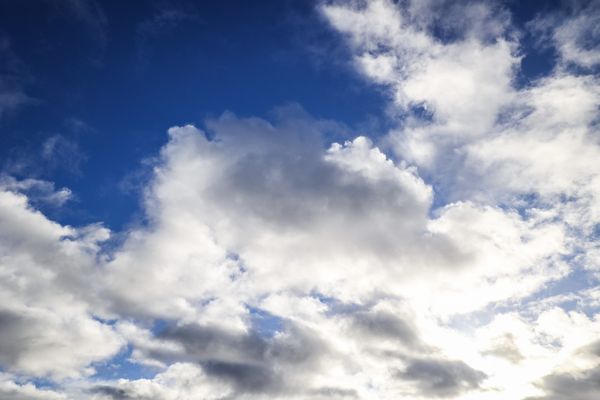 Le soleil aura du mal à se frayer un chemin à travers les nuages ce dimanche 7 janvier 2024.