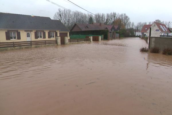 Une rue sous les eau à Bréxent, dans le Pas-de-Calais.