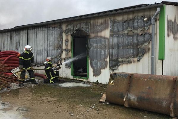 Une menuiserie de Portbail part en fumée