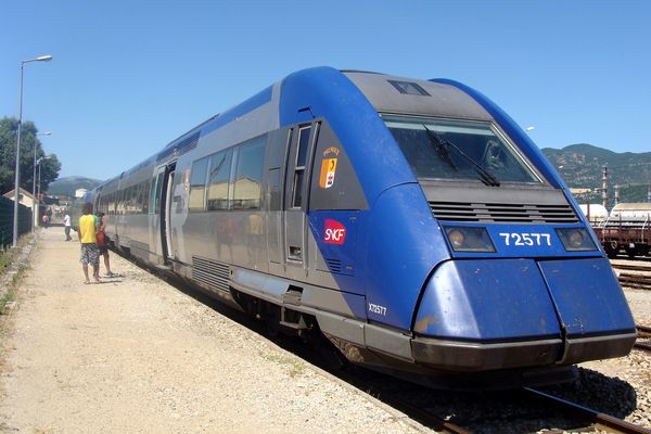 Basée à Figeac dans le Lot, la coopérative ferroviaire Railcoop, souhaite ressusciter la ligne Bordeaux - Lyon, avec des XTER 72500, achetés d'occasion. (illustration) cc 