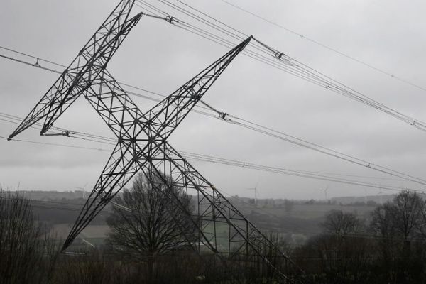 la chute d'un pylône d'une ligne à très haute tension (THT) est -elle due à un acte malveillant ? 
