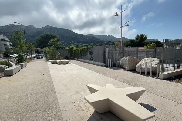 L'école élémentaire de La Cayolle, dans le 9e arrondissement de Marseille, perturbée par la présence de dealers.