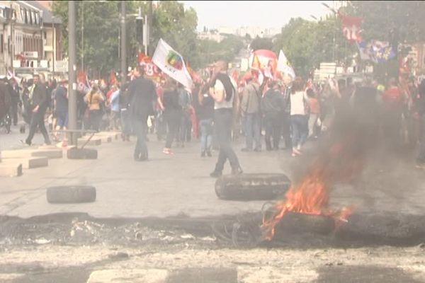 Les 5 prévenus étaient accusés d'avoir participé à un barrage de pneus enflammés devant la gare d'Amiens et d'avoir occupé les voies de la SNCF lors de la manifestation anti-Loi travail du 26 mai dernier.