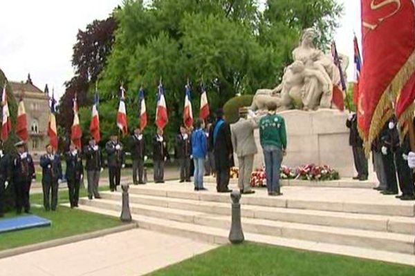 Une cérémonie officielle Place de la République à Strasbourg