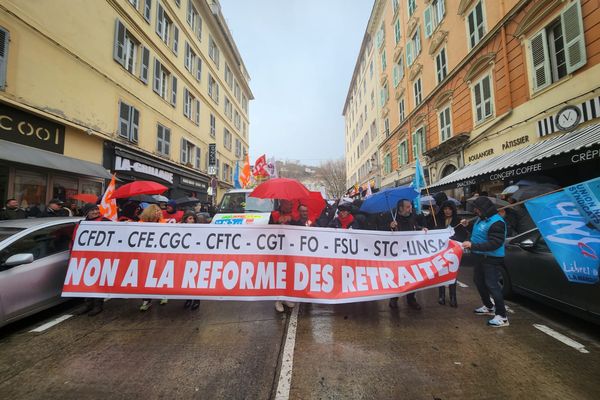 Un cortège unitaire, pour la première fois depuis longtemps, a pris le départ du Palais de justice à Bastia, le 18 janvier 2023.