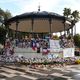 En octobre 2016, le kiosque des Jardins Albert 1ᵉʳ de Nice, était encore des mois après l'attentat un lieu d'hommage et de recueillement pour le public et les victimes du drame du 14 juillet.