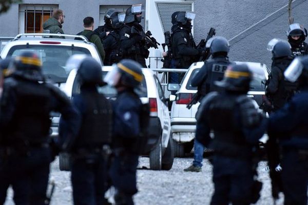 Les forces de police sont intervenues au domicile de Radouane Lakdim dans la cité Ozanam à Carcassonne 