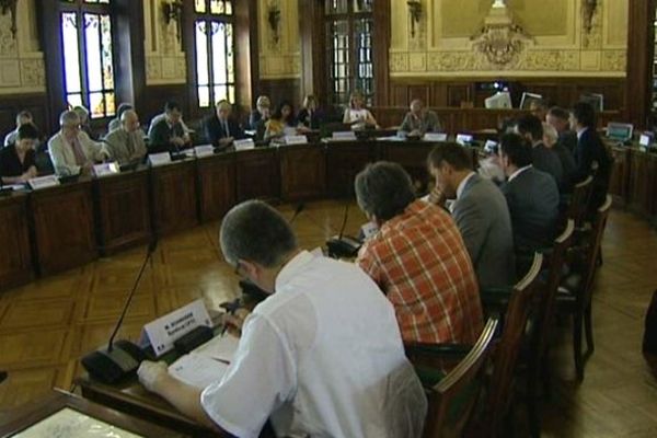 Tous les responsables régionaux des organismes qui se sont organisés en réseau pour aider les entreprises étaient présents jeudi en préfecture. Ils ont fait le point sur les six premiers mois du pacte de compétitivité en Auvergne.