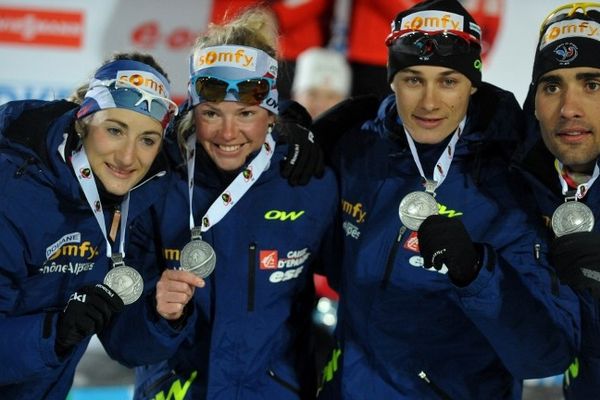 Marie Laure Brunet, Marie Habert Dorin, Alexis Boeuf et Martin Fourcade emportent l'argent dans le relai mixte aux mondiaux de biathlon à Nové Mesto en République Tchèque