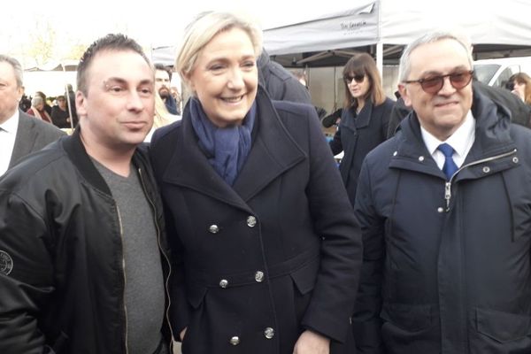 Marine Le Pen, présidente du Rassemblement National, à la rencontre de sympathisants.