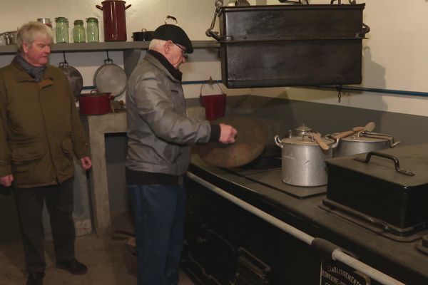 Les cuisines de l'abri de Hatten et les bénévoles qui les ont restaurées