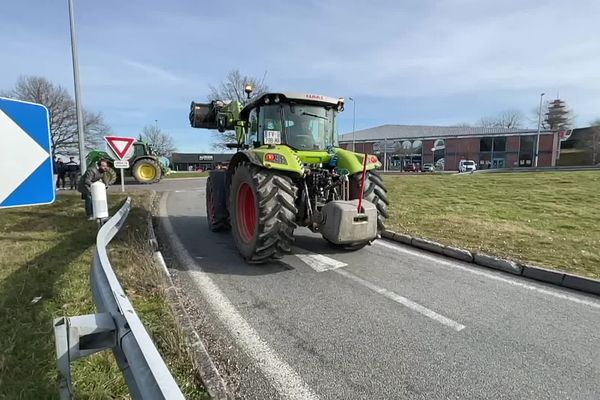 Les tracteurs sont arrivés en fin de matinée sur le site de Carrefour à Boisseuil