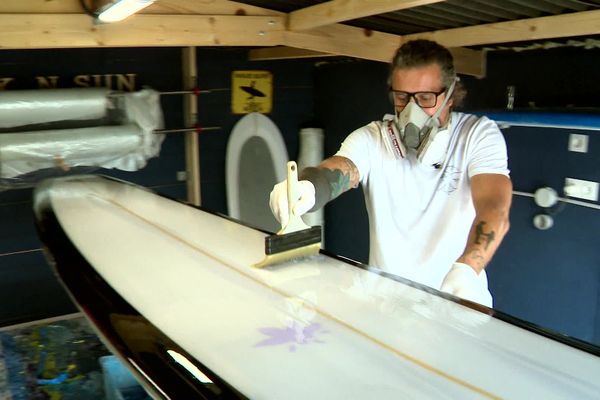 Chaque planche de surf fabriquée ici est unique