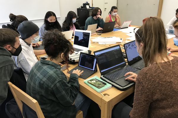 Les étudiants de l’École nationale supérieure d’art et de design de Nancy (ENSAD) participent deux fois par an à une semaine spéciale, qui réunit tous les niveaux et toutes les disciplines autour de projets menés par des artistes invités.