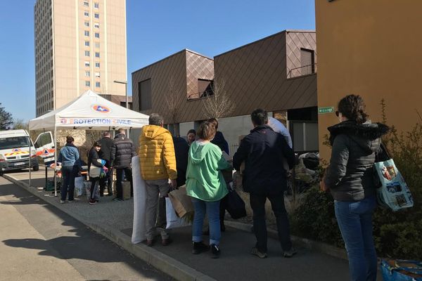 Villeurbanne, 5 mars 2022, collecte organisée par la protection civile à Villeurbanne (69)