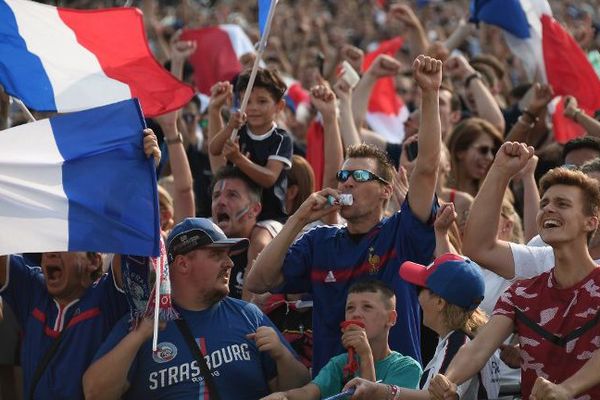 Les supporters des Bleus lors du quart de finale France-Uruguay le 6 juillet, dans une fan zone de Strasbourg (image d'illustration).