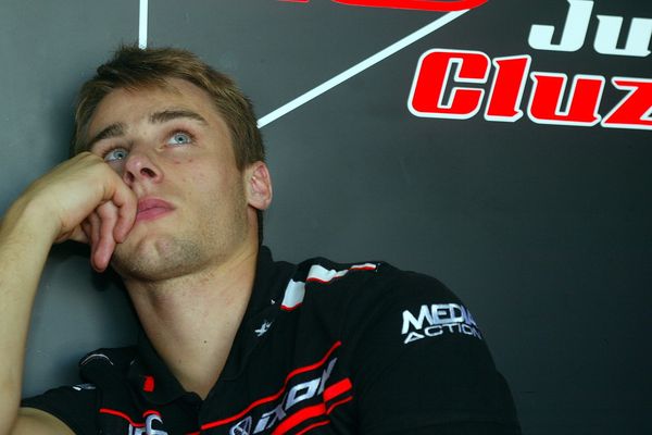 Le pilote montluçonnais Jules Cluzel, vice-champion du monde de Supersport 2012 avec Honda, a signé avec Suzuki pour disputer le championnat Superbike la saison prochaine.