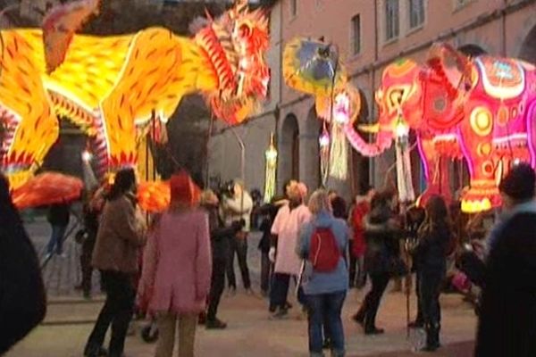 Un cortège d'animaux féeriques inspirés d'une tradition indienne.