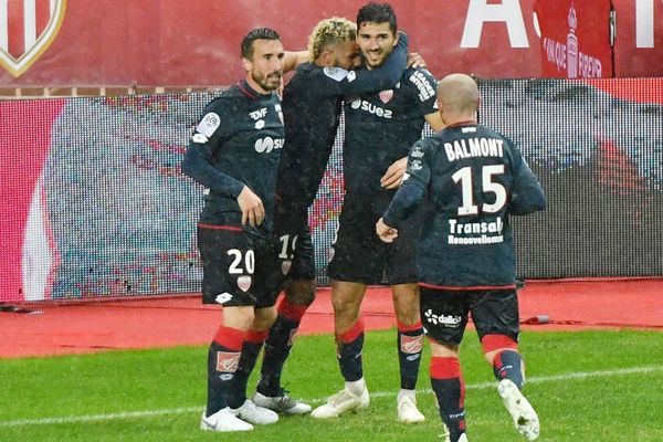 Mehdi Abeid célèbre son but face à Monaco, au stade Louis II, ce samedi 27 octobre 2018.