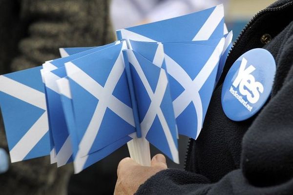 Un partisan de l'indépendance affiche sa position en Ecosse