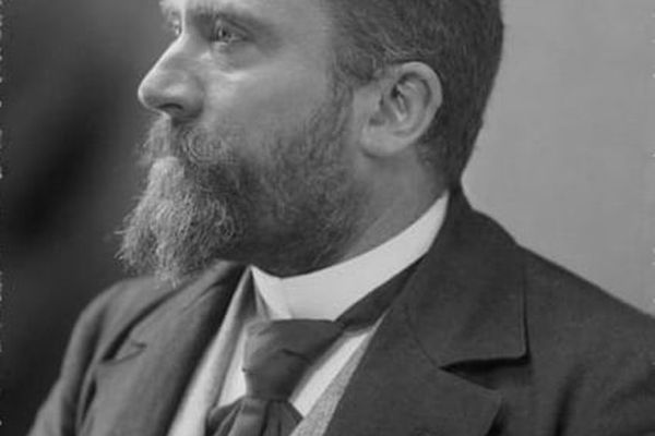 Jean jaurès en 1898, photographié par Nadar.