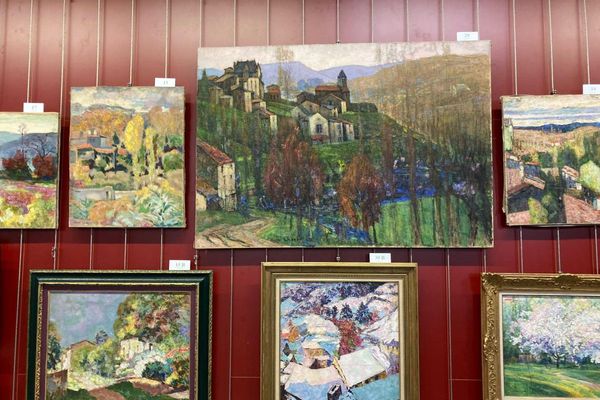 Une trentaine de tableaux du peintre auvergnat Victor Charreton est mise en vente aux enchères à l'hôtel des ventes de Clermont-Ferrand, jeudi 7 juillet.