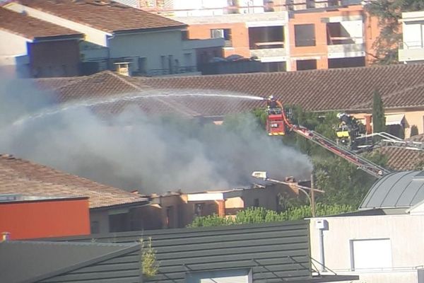 D'importants moyens ont été déployés à Toulouse, Boulevard Netwiller, par les sapeurs pompiers.