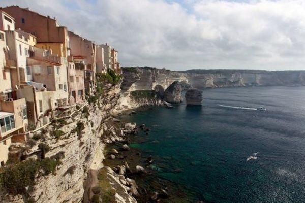 Le cadre unique de la ville de Bonifacio en Corse-du-Sud (ILLUSTRATION)