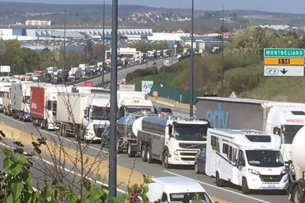 Un important bouchon s'est formé sur l'A36 à hauteur d'Arbouans.