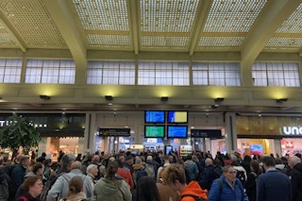 De nombreux retards sont à prévoir ce vendredi au départ et à l'arrivée gare de l'Est en raison d'une rupture de caténaire.