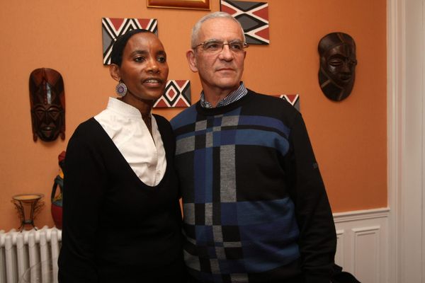 Le couple Alain et Dafroza Gauthier, à Reims, se battent pour que les génocidaires rwandais soient jugés. 