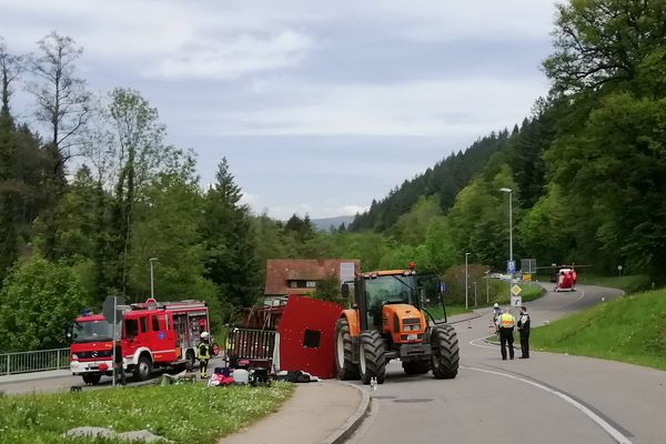 Une trentaine de personnes blessées dont 10 gravement mercredi 1ᵉʳ mai à Kandern (Allemagne), près de la frontière avec l'Alsace.