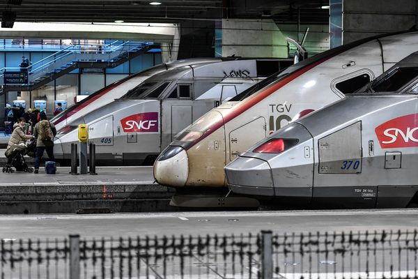 Après l'annonce des mesures de confinement, le prix des billets de train Paris-Nice a explosé. 