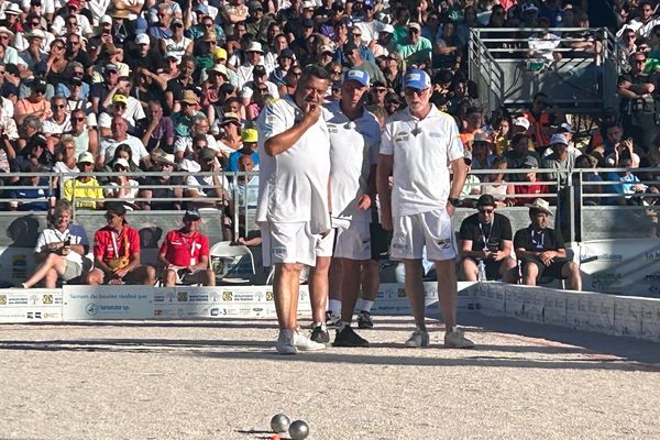 L'équipe Quintais, Suchaud, Jouffre lors de sa finale de La Marseillaise à pétanque, mercredi 3 juillet 2024.