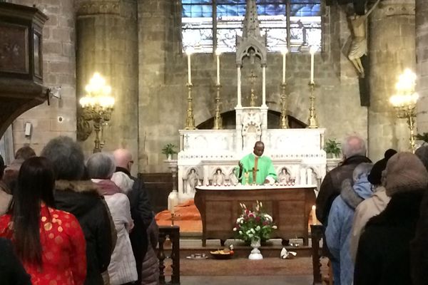 Pour célébrer la 104ème Journée du migrant, une messe a été dite à Limoges, en l'église Saint-Pierre-du-Queroix, en présence de nombreuses communautés.