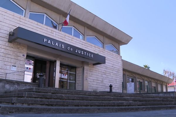 Six hommes et une femme ont été transférés au tribunal de Bayonne ce 29 septembre.