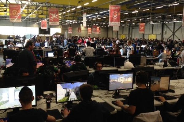 1 300 joueurs se sont inscrits à la plus importante Lan Party de France ce week end à Poitiers.