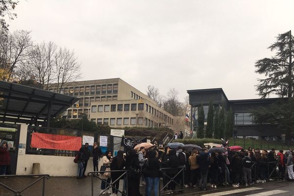 Mobilisation des lycéens, Oullins, vendredi 30 novembre