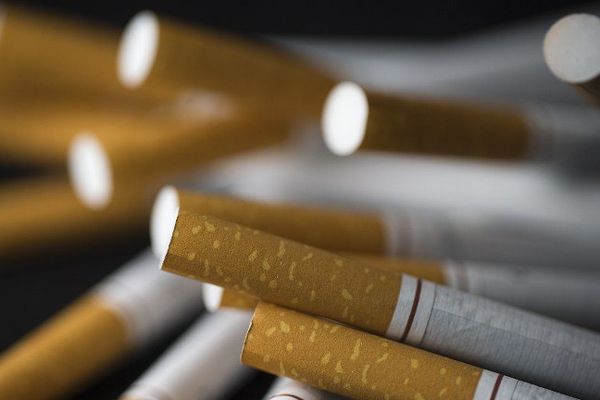 De très nombreux de paquets de cigarettes volés avec le camion de livraison.